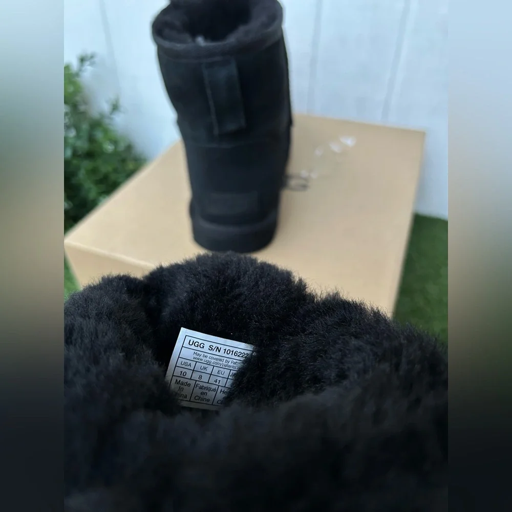 UGG Classic mini II black winter boots women SIZE 10 gently used